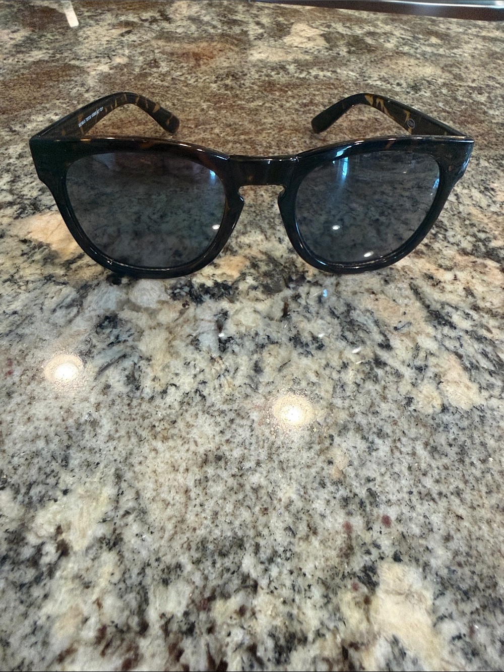 Old Navy Sunglasses - Picture 3 of 3